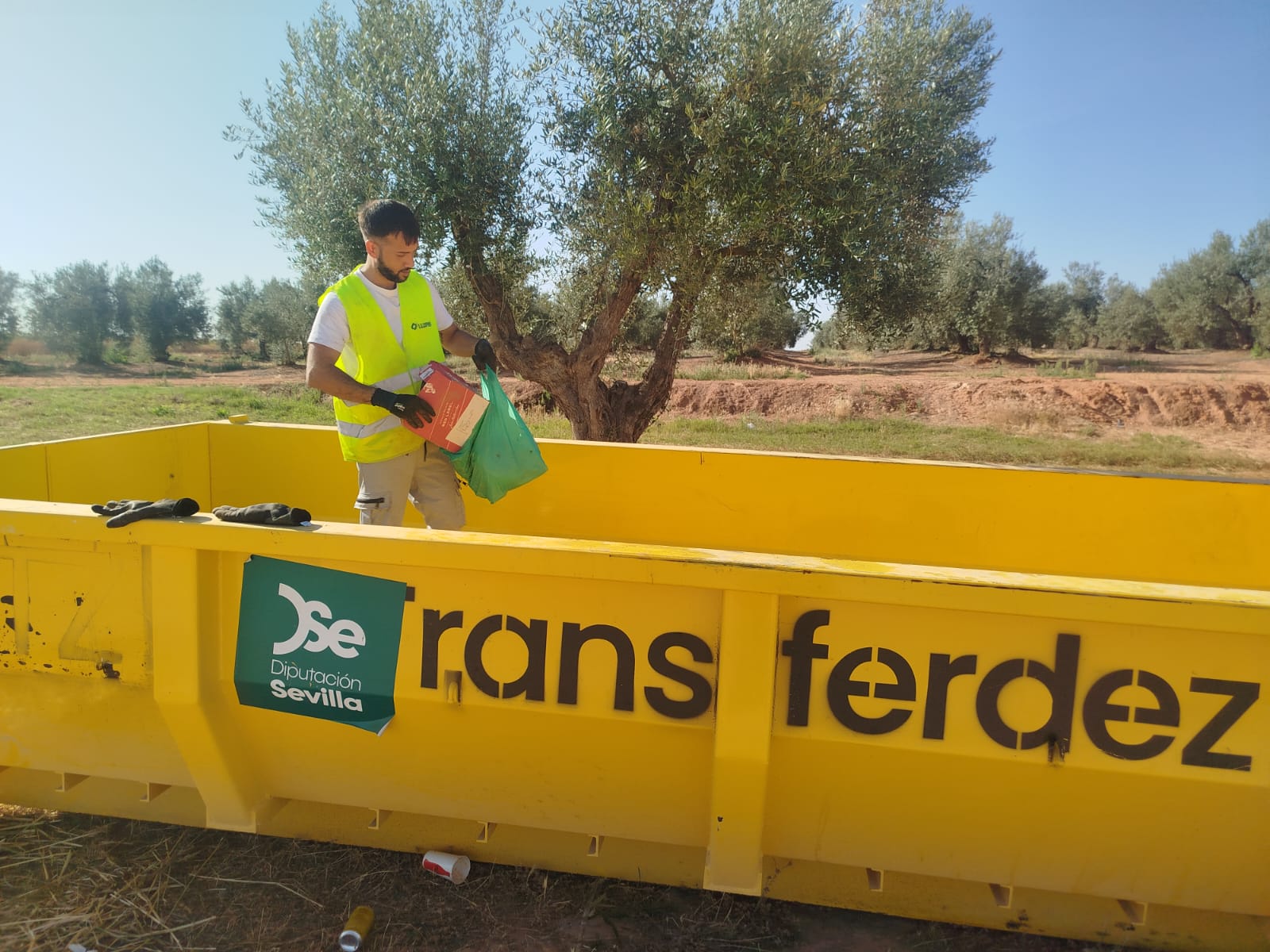 The Hub Empleo Verde designed a tailored support pathway for Manuel, trained in waste management